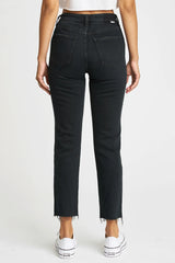 Tried & true, your routine doesn't have to be boring. The Daily Driver is a high rise skinny straight made using Daze's 11.25oz ToughLove denim. It makes every pair look like an authentic vintage score -- it's mostly rigid but yields to your body in all the right ways where you need it to. Made primarily of organic cotton, leaving you and the earth feeling brand new.