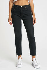 Tried & true, your routine doesn't have to be boring. The Daily Driver is a high rise skinny straight made using Daze's 11.25oz ToughLove denim. It makes every pair look like an authentic vintage score -- it's mostly rigid but yields to your body in all the right ways where you need it to. Made primarily of organic cotton, leaving you and the earth feeling brand new.