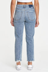Real eyes, realize, real lies. Better be straight. The Straight Up is a high rise kick flare jean made using Daze's 11.25oz ToughLove denim. It makes every pair look like an authentic vintage score -- it's mostly rigid but yields to your body in all the right ways where you need it to. Made primarily of organic and recycled cotton, leaving you and the earth feeling brand new.