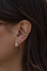 So versatile and an effortless way to seamlessly integrate multiple metals, we could not be more in love with this stunning Two Tone Parallel Ear Cuff! No piercings necessary and the perfect start to any ear party.