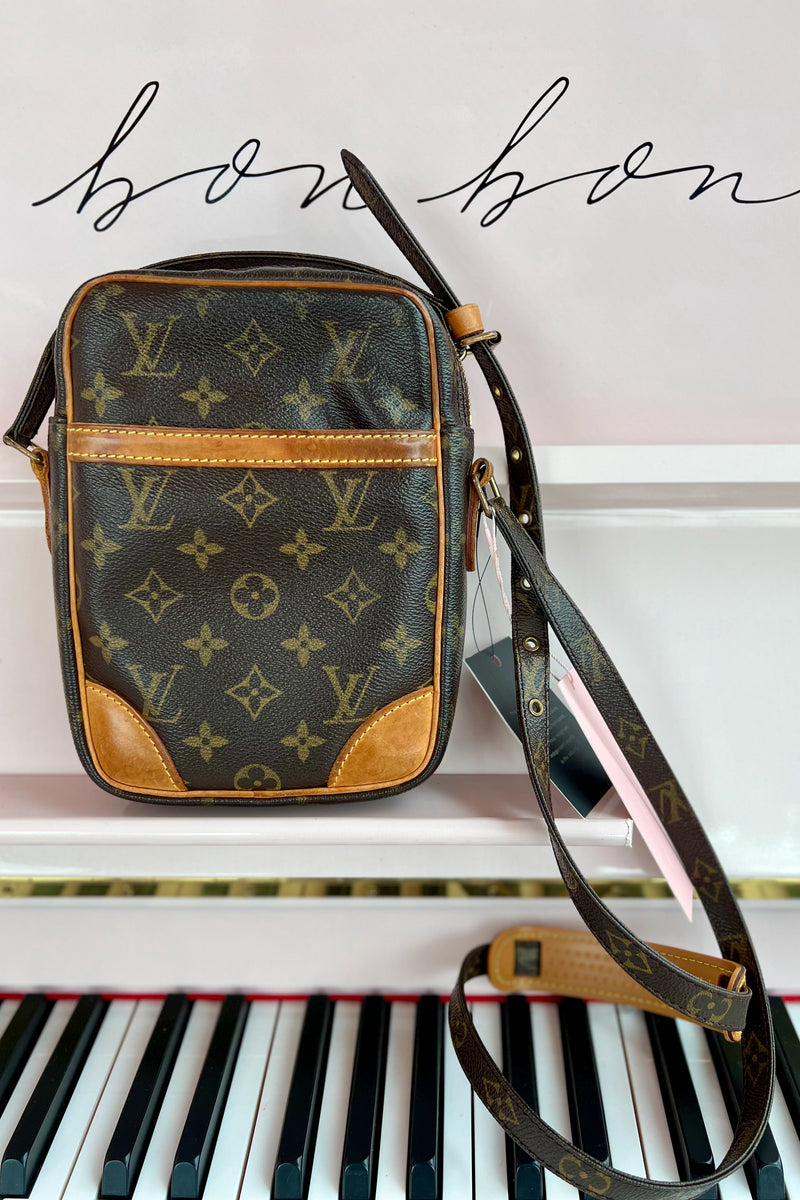 preowned luxury designer handbags lv