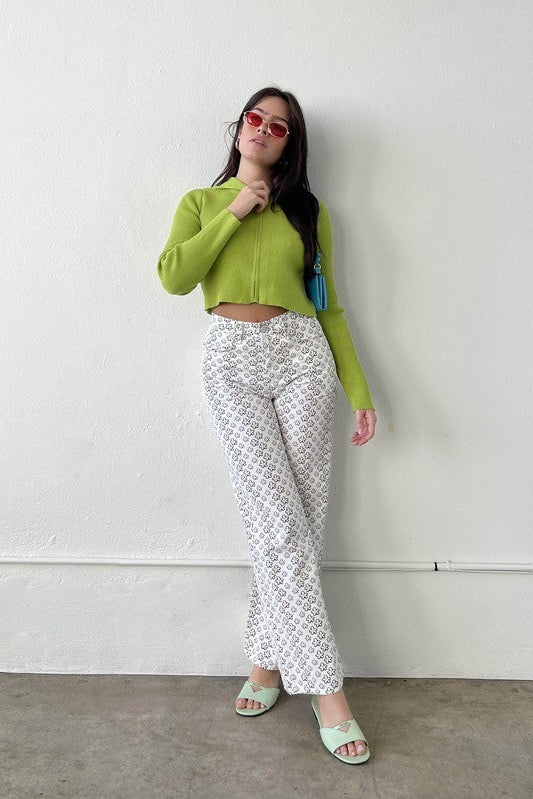The perfect statement pant, our Ditsy Daisy Cotton pants are here to brighten any day, and can be dressed up or down accordingly. Featuring a high rise, classic straight leg fit, fun floral print, and perfectly worn in, lightweight cotton feel, you'll be living in these!  Runs true to size, model wearing size small Self: 100% Cotton; Lining: 90% Cotton, 10% Polyester Four pocket style