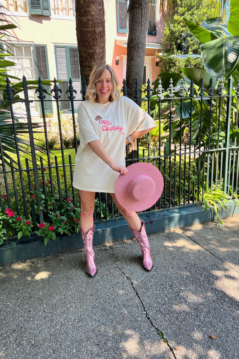 I mean... can you see why this gem was an instant team-favorite? Our Hey, Cowboy Vintage Tee is the perfectly Western-inspired, worn-in graphic little number that you'll be cherishing for years to come. Guaranteed to get better with every wear and be your go-to favorite tee.  Oversized fit Lived in, vintage feel