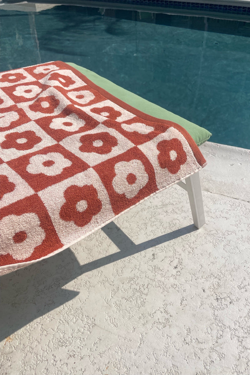 Get ready to Vacay Away and make sure you bring this precious beach towel! Featuring ultra absorbent, water wicking cotton material, a resort size and on-trend playful print, this essential vacation staple is meant to be loved for years to come.  100% Cotton Measures 70 x 140 CM Multi = floral print checkered design Check = solid checkered design