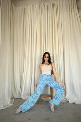 Alright, y'all... off the record, these daisy relaxed cotton jeans have completely stolen our hearts! The epitome of a statement pant yet featuring a relaxed, classic fit in a lightweight, breathable cotton comfortable enough for every day, there's no better way to add a pop of color into your wardrobe.  Runs true to size, model wearing size small Self: 100% Cotton; Pocket lining: 90% Cotton, 10% Polyester Five pocket style