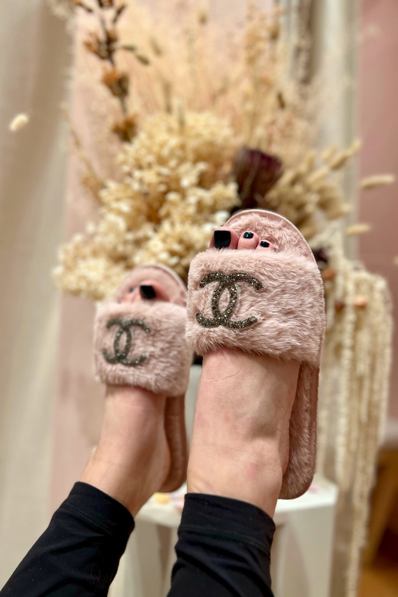Slide on over Coco, these cozy slippers are here to stay! With a rubber sole worthy of Sunday strolls down Magazine and an ultra plush footbed, it's safe to say these slippers will be sneaking their way into our daily shoe collection.