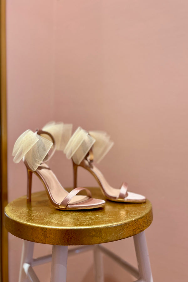 Oh you know, just a little something extra... and we wouldn't have it any other way! Our Lagniappe Heel features a stunning tulle bow at the back and is guaranteed to turn heads. These open-toe beauties will ensure you're perfectly dressed for all your special events, date nights, and cocktail parties.