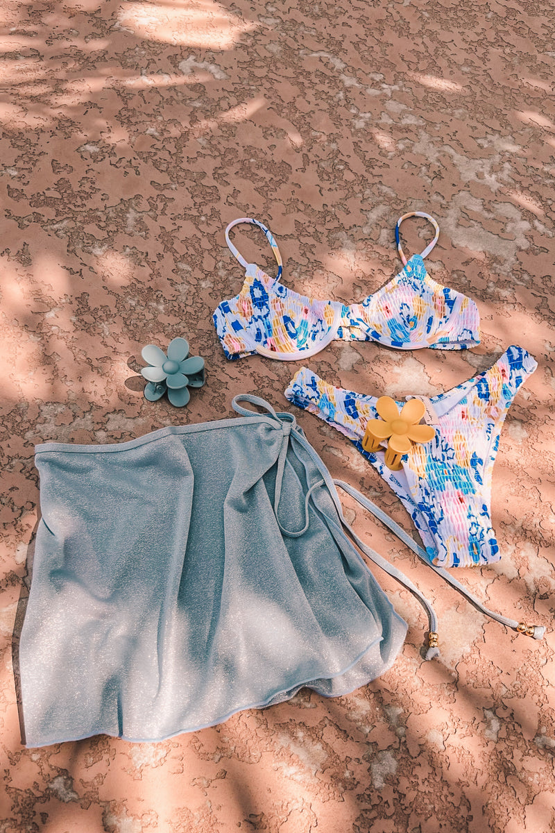 So wrong, its 100% right... these tie side sarongs are what we'll be living in all summer long! Classic tie side design and mini length perfect for throwing on whether you're poolside, wandering around your favorite beach-town, or laying out in your backyard.